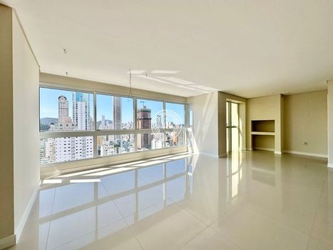 Foto 2 do(a) Apartamento de 4 quartos à venda em Centro, Balneário Camboriú