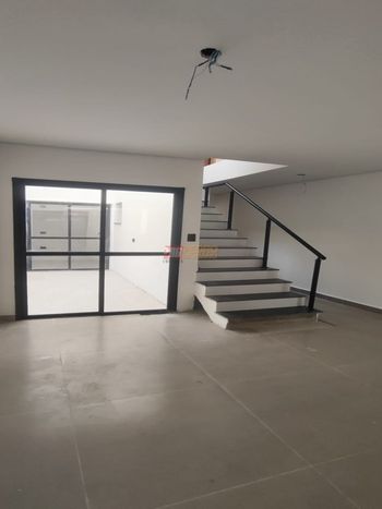 Foto 1 do(a) Casa de 3 quartos à venda em Vila América, Santo André