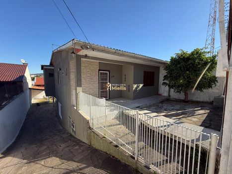 Foto 5 do(a) Casa de 3 quartos à venda em Parque Santa Fé, Porto Alegre