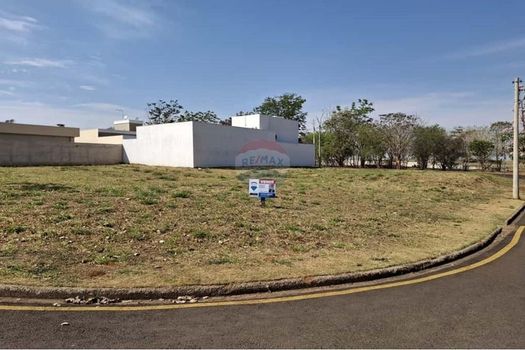 Foto 1 do(a) Terreno false à venda em Residencial Himalaia, Lins