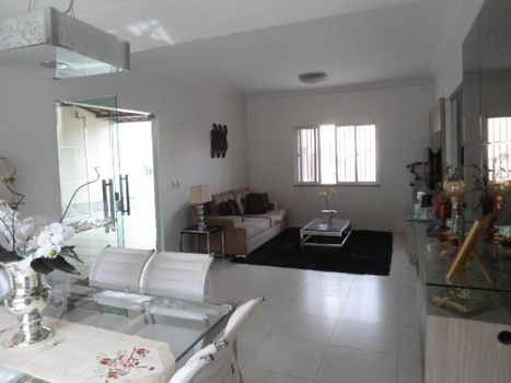 Foto 4 do(a) Casa de 5 quartos à venda em Montese, Fortaleza