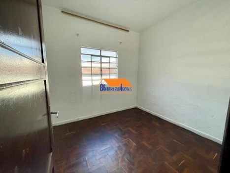 Foto 4 do(a) Casa de 3 quartos para alugar em Cachoeirinha, Belo Horizonte