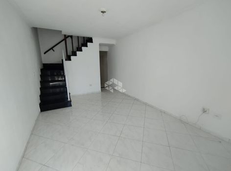 Foto 7 do(a) Casa de 3 quartos à venda em Vila Carmosina, São Paulo
