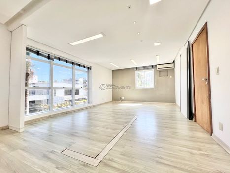 Foto 5 do(a) Sala / Conjunto Comercial false à venda em Estreito, Florianópolis