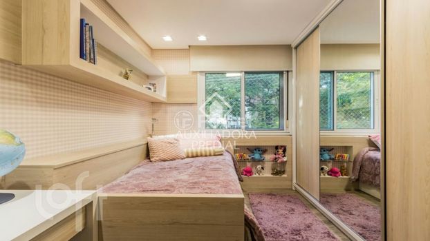 Foto 18 do(a) Apartamento de 4 quartos à venda em Petrópolis, Porto Alegre