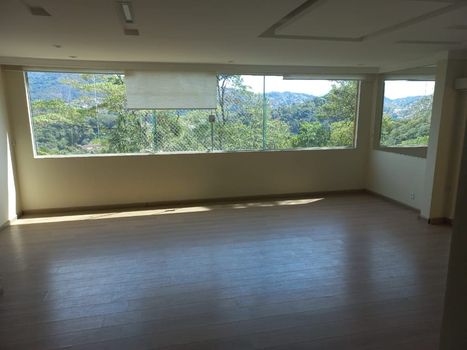 Foto 4 do(a) Casa de 5 quartos à venda em Castelanea, Petrópolis
