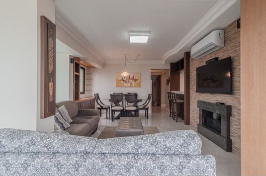 Foto 4 do(a) Apartamento de 3 quartos para alugar em Petrópolis, Porto Alegre