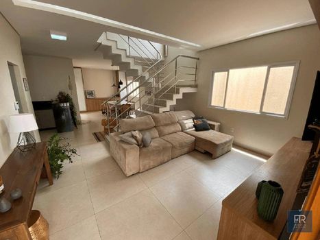 Foto 1 do(a) Casa de 3 quartos à venda em Alto Umuarama, Uberlândia