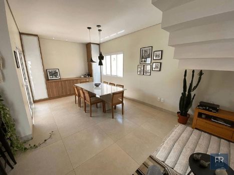 Foto 4 do(a) Casa de 3 quartos à venda em Alto Umuarama, Uberlândia