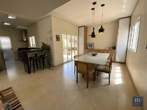 Foto 2 do(a) Casa de 3 quartos à venda em Alto Umuarama, Uberlândia