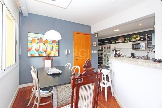 Foto 4 do(a) Flat de 2 quartos à venda em Santo Antônio, Porto Alegre