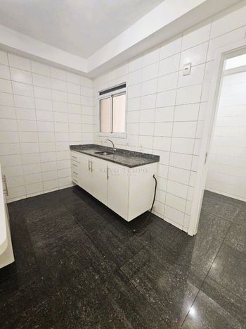 Foto 6 do(a) Apartamento de 3 quartos à venda em Jardim Tupanci, Barueri