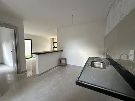 Foto 9 do(a) Casa de 4 quartos à venda em Turu, São Luís