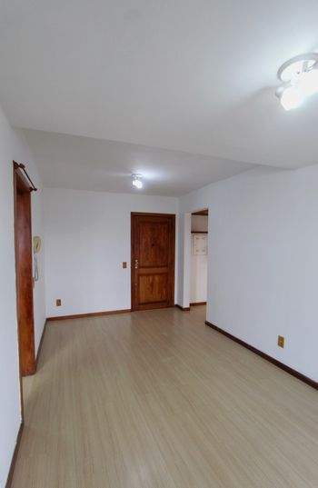 Foto 4 do(a) Apartamento de 1 quartos à venda em Passo da Areia, Porto Alegre