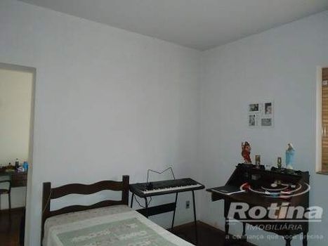 Foto 13 do(a) Casa de 4 quartos à venda em Umuarama, Uberlândia