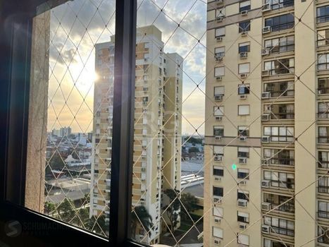 Foto 15 do(a) Flat de 3 quartos à venda em Passo da Areia, Porto Alegre