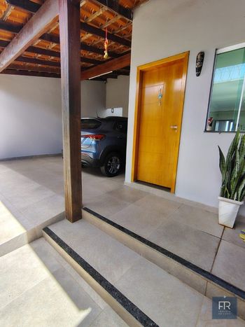 Foto 1 do(a) Casa de 3 quartos à venda em Santa Rosa, Uberlândia