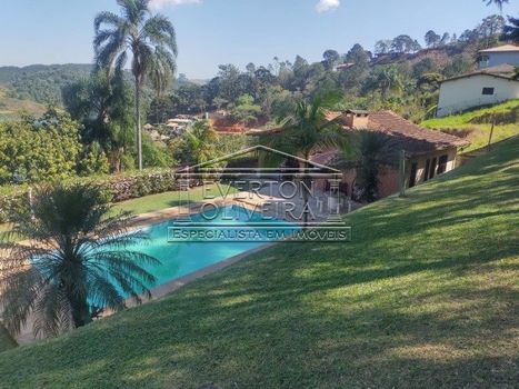 Foto 2 do(a) Fazenda / Sítio / Chácara de 4 quartos à venda em null, Igaratá