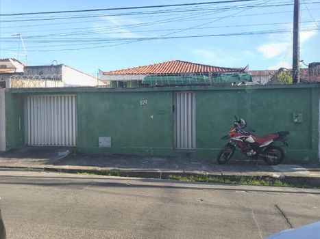 Foto 1 do(a) Casa de 4 quartos à venda em Montese, Fortaleza