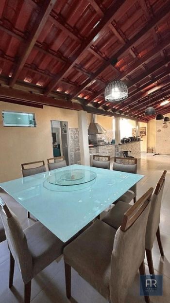 Foto 2 do(a) Casa de 4 quartos à venda em Jardim Patrícia, Uberlândia