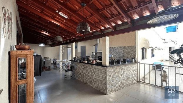 Foto 1 do(a) Casa de 4 quartos à venda em Jardim Patrícia, Uberlândia