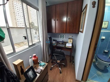 Foto 15 do(a) Casa de 5 quartos à venda em Jardim Itacolomi, São Paulo
