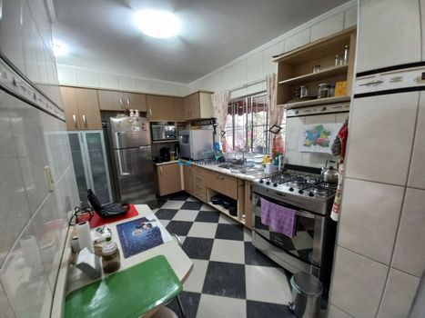Foto 11 do(a) Casa de 5 quartos à venda em Jardim Itacolomi, São Paulo