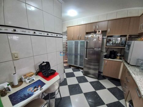 Foto 12 do(a) Casa de 5 quartos à venda em Jardim Itacolomi, São Paulo