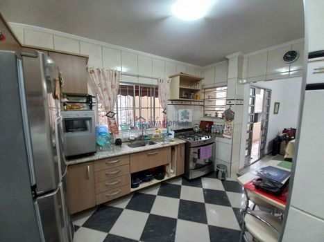 Foto 13 do(a) Casa de 5 quartos à venda em Jardim Itacolomi, São Paulo