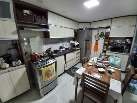 Foto 20 do(a) Casa de 5 quartos à venda em Jardim Itacolomi, São Paulo