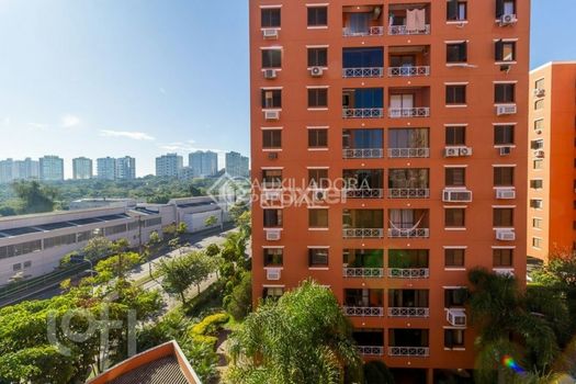 Foto 4 do(a) Apartamento de 3 quartos à venda em Chácara das Pedras, Porto Alegre