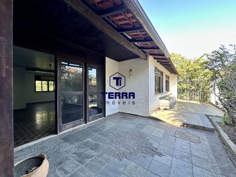 Foto 1 do(a) Casa de 5 quartos à venda em Maria Paula, Niterói