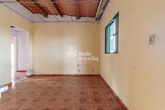 Foto 1 do(a) Casa de 6 quartos à venda em Riacho Fundo II, Brasília