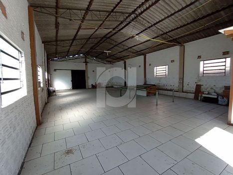 Foto 4 do(a) Galpão / Depósito / Armazém / Pavilhão false à venda em null, Portão