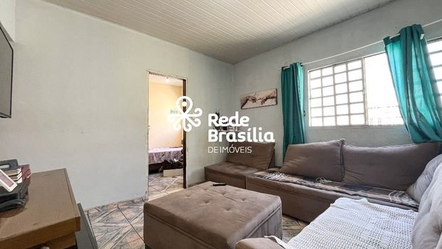Foto 1 do(a) Casa de 4 quartos à venda em Guará I, Brasília
