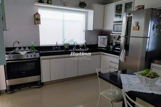 Foto 4 do(a) Casa em Condomínio de 3 quartos à venda em Aclimação, Uberlândia