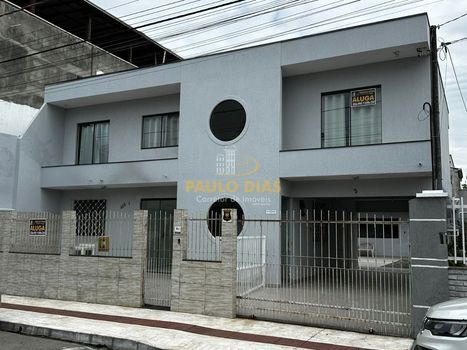 Foto 1 do(a) Casa de 3 quartos para alugar em Vila Real, Balneário Camboriú