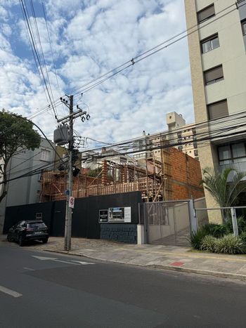 Foto 3 do(a) Loja false para alugar em Auxiliadora, Porto Alegre