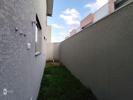 Foto 14 do(a) Casa de 3 quartos à venda em Santo Inácio, Curitiba