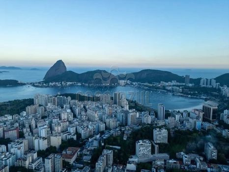Foto 5 do(a) Cobertura de 4 quartos à venda em Laranjeiras, Rio de Janeiro