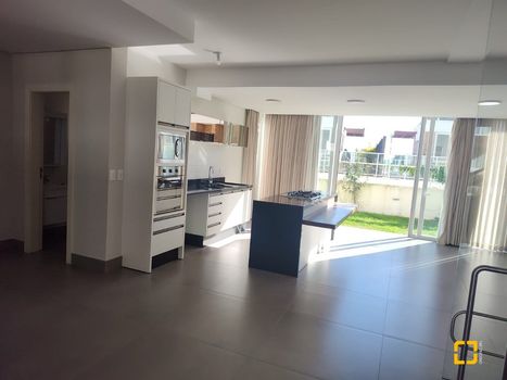 Foto 9 do(a) Casa em Condomínio de 3 quartos à venda em Cacupé, Florianópolis