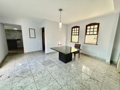 Foto 6 do(a) Casa de 4 quartos à venda em Santa Amélia, Belo Horizonte