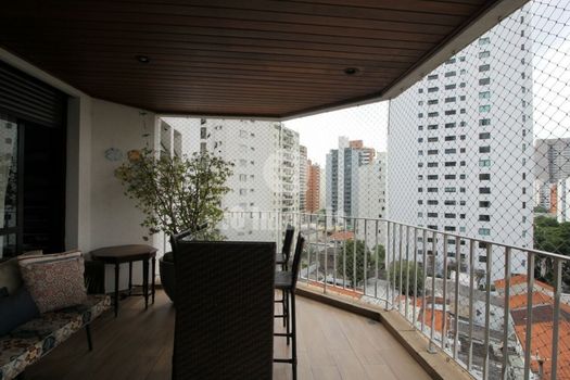 Foto 4 do(a) Apartamento de 3 quartos à venda em Moema, São Paulo