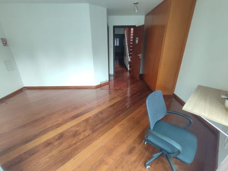 Foto 23 do(a) Casa de 4 quartos à venda em Aclimação, São Paulo