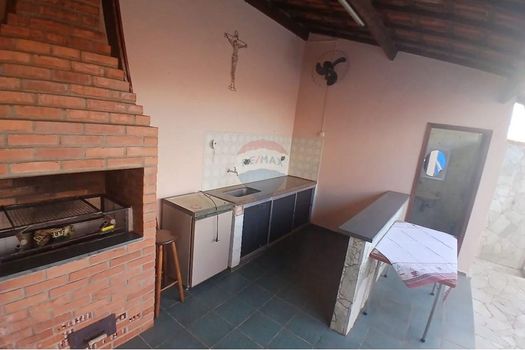 Foto 39 do(a) Casa de 4 quartos à venda em Centro, Lins