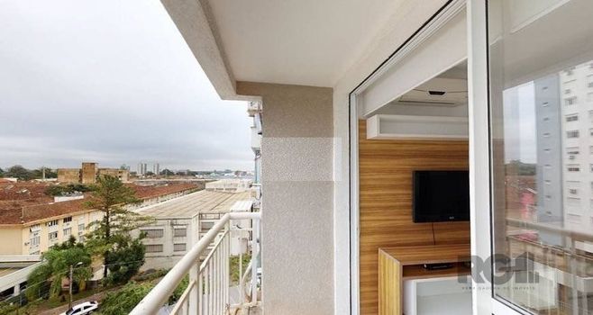 Foto 3 do(a) Flat de 2 quartos à venda em Passo da Areia, Porto Alegre