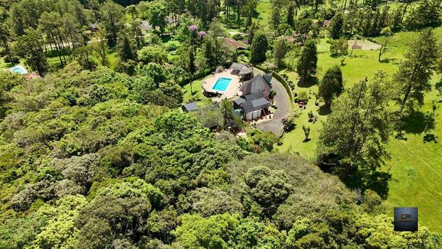 Foto 2 do(a) Fazenda / Sítio / Chácara de 4 quartos à venda em null, São Lourenço da Serra