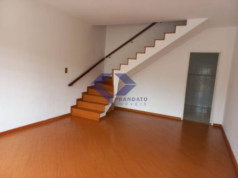 Foto 3 do(a) Casa de 3 quartos à venda em Jardim Aeroporto, São Paulo