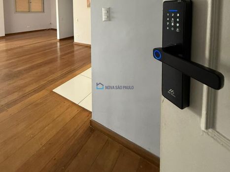 Foto 4 do(a) Apartamento de 3 quartos à venda em Vila Gumercindo, São Paulo