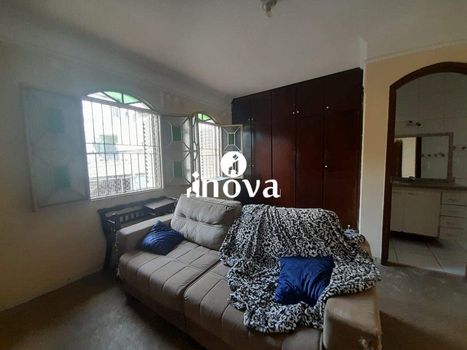 Foto 4 do(a) Casa de 3 quartos à venda em Fabrício, Uberaba